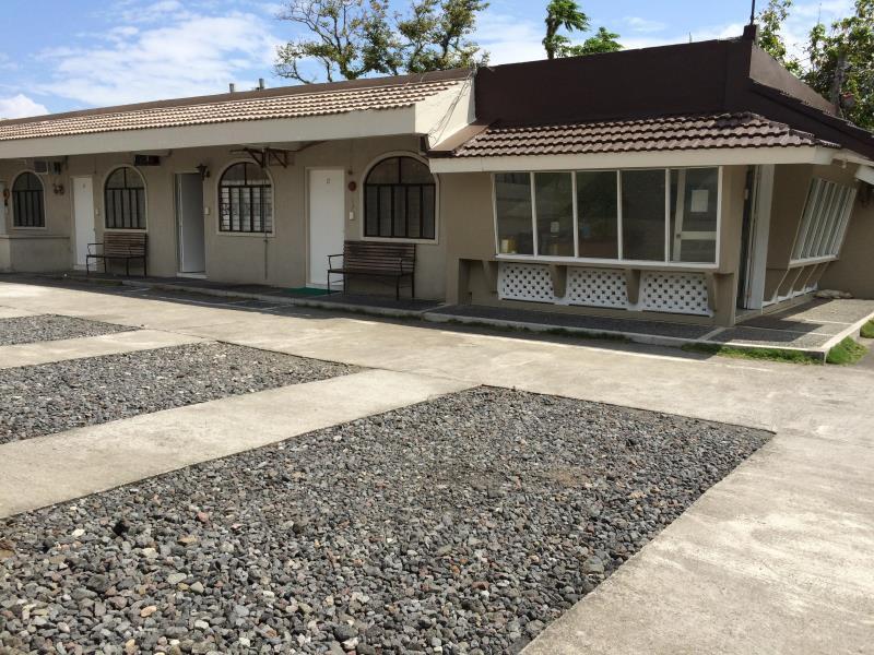 Night & Day Inn Legazpi Exterior foto